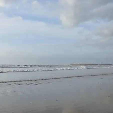 Cozy Holiday Near The Sea In